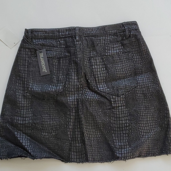 BLANKNYC denim metallic snake print raw hem mini skirt - Picture 4 of 10
